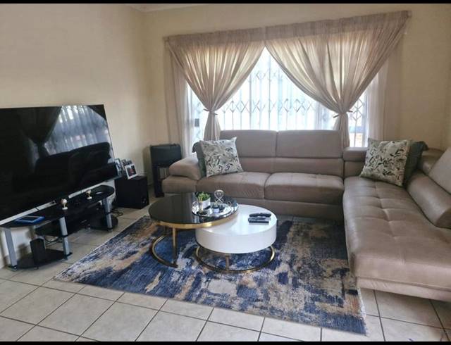 2 BEDROOM TOWNHOUSE FOR SALE IN CHANTELLE